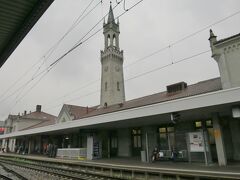 11時前、コンスタンツ駅に到着。

スイスの国境駅クロイツリンゲンから、ドイツの国境駅コンスタンツは、ほんの目と鼻の先の距離だった。

さてと、コインロッカーはどこだ？

駅構内の観光局で、コインロッカーの場所と、メーアスブルク行きの船の乗り場を教えてもらう。

1ユーロのコンスタンツのガイドブックを薦められて購入。
