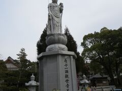 約１時間半で、最初のお寺に到着です。

第３０番　百々山（どどざん）東明院　善楽寺です。

明治の廃仏毀釈で、善楽寺は廃寺となり、安楽寺が３０番札所になっていましたが、昭和４年に善楽寺が再興し、そののちはどちらも譲らず、平成６年に善楽寺を３０番札所、安楽寺を３０番の奥ノ院、ということで、ようやく決着がつきました。

平成６年より前の納経帳を持ってらっしゃる方は、３０番が安楽寺のご朱印になっているかもしれませんね(*^_^*)