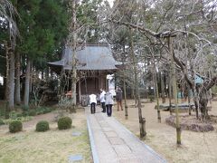 開山堂

国分寺は、７４１年に、「諸国で最もよい土地を選んで建てよ」という聖武天皇の勅願によって、行基さまが建てられたお寺です。

だから、いろんな国分寺があるんですよね♪
奈良にも、あるのかな？
いやいや、行基さまは、奈良には東大寺を建てられたから無いのでしょうね。
