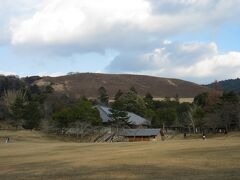 山焼きの済んだ若草山。
