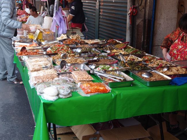 朝食後は朝市へ。<br />何を買うでもなしぶらぶら。