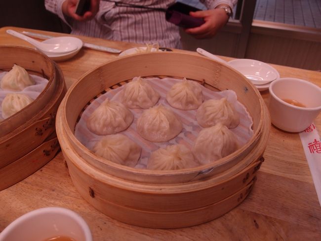 普通の小龍包とへちまの小龍包、