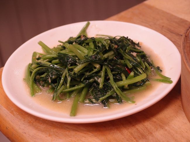 青菜の炒め物（なんで台湾の青菜の炒め物はおいしいのでしょうねぇ）