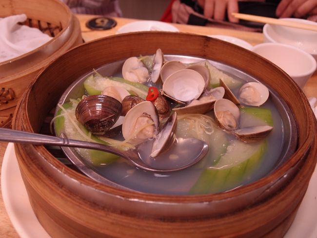 貝の蒸し物。汁がおいしい。