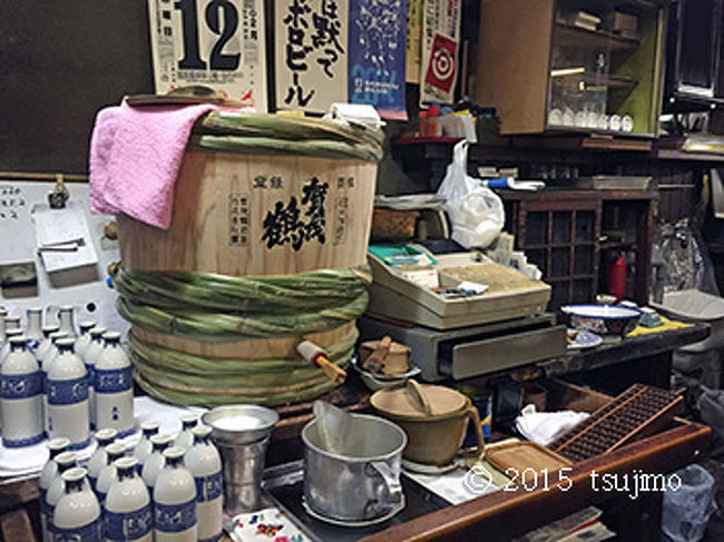 地下鉄伏見駅の上にある居酒屋「大甚」さん。 <br />２階もあるけど、やはり大甚さんは１階席。 <br />お店に鎮座する賀茂鶴の酒樽、ええインテリアやなぁ。