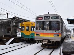 出発から３０分で途中の主要駅、岩峅寺に到着。

でも、立山線はこの先、倒木と落石で不通との事で、バス代行がなされていました。
我々は、もともと不二越・上滝線で南富山に向かうので、問題はありませんでしたが。