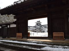 雪の富山城址も風情があっていい感じです。