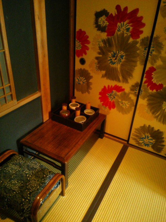 個室の入り口<br /><br />3畳ほどの間があります