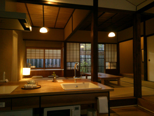 寝室から見たところ<br /><br />簡易キッチンを隔てて和室