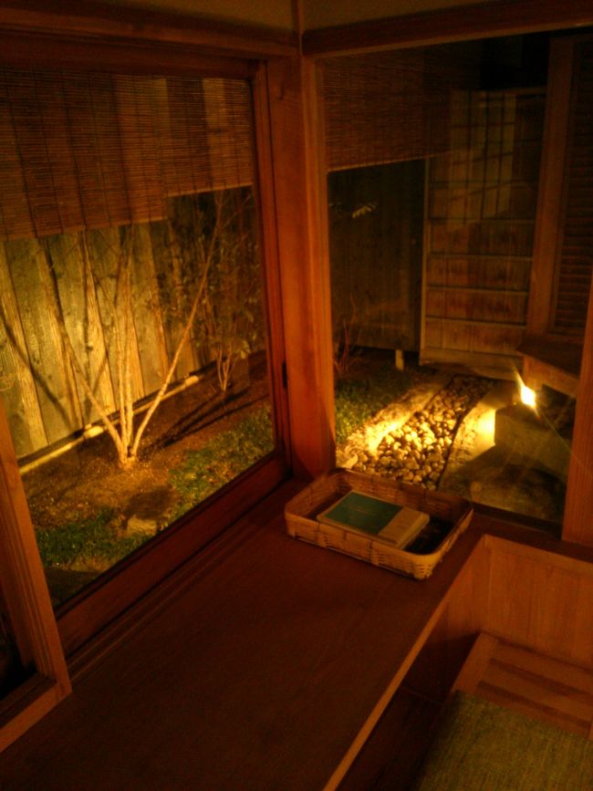 風呂上がりは<br /><br />あの堀ごたつ書斎で置いてある本を読む<br /><br />やっぱり帰りたくない(笑)