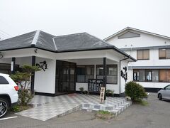 こちらも有名な食事処、かべしまに到着。