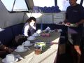 ５日目（ガラパゴス３日目）はバルトロメ島へ向かいます。
今日は朝食を取らずに６：００出発です。
今日は、１６名とクルーズ船定員の参加者です。
日本人は、私たちグループだけでした。

イタバカ海峡から７：００頃クルーズ船に乗船。
乗船後、朝食でした。
