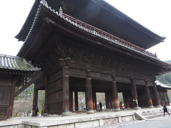 清水寺を後にしバスに乗り込みます。<br />南禅寺に到着。