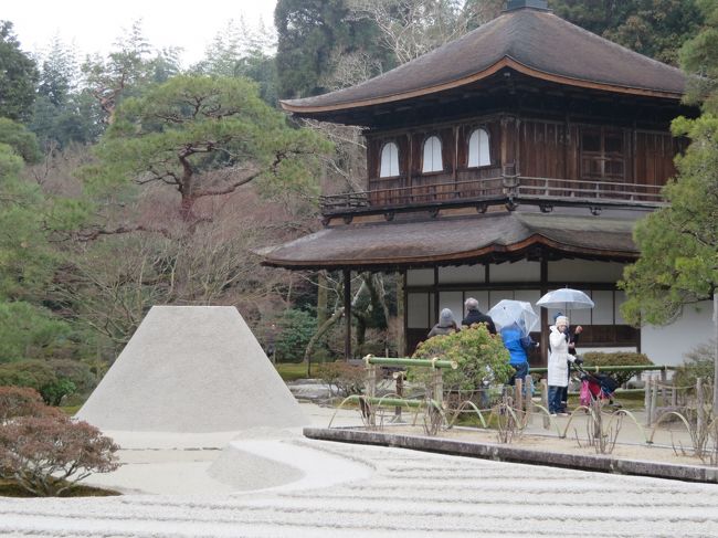 国宝銀閣です。<br />日本に現存する最古の書院造りは趣があります。