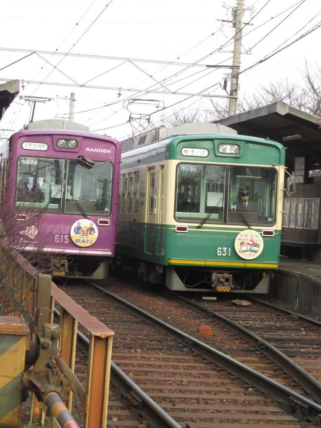 嵐山電鉄、通称「嵐電」（あらでんではないのですね）で嵐山へ向かいます。<br />江ノ電とはまた違ったアジがありますね。