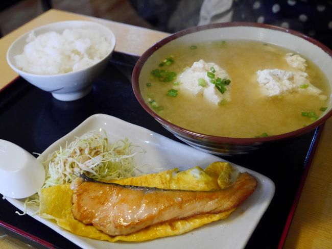 朝食も２４時間食堂を利用。今回はみかどさん。<br />こちらはゆし豆腐セット。
