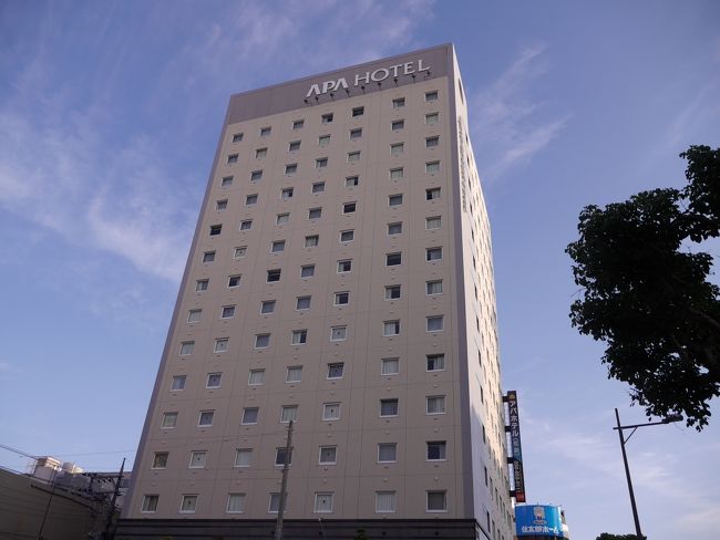 ホテル最寄りのバス停から空港へ向かいます。