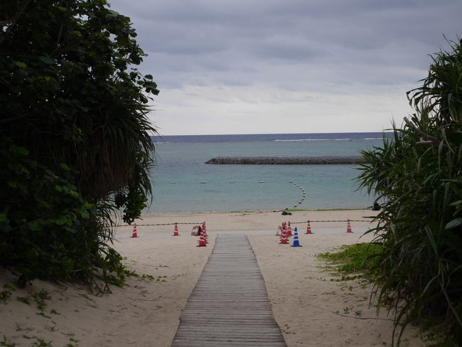 ANAインターコンチネンタルホテル隣接の真栄里ビーチへ。