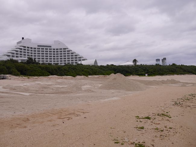 海水浴シーズンに向けて砂を入れて整備中。