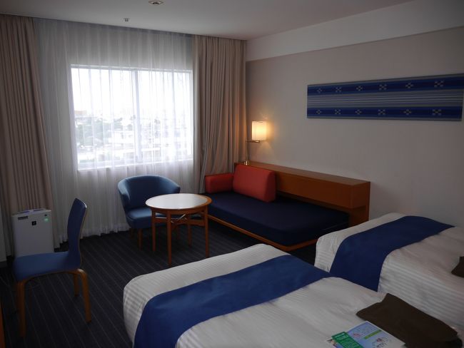 ２泊目はホテル日航八重山さん。<br />低層階でしたが、角の海の見えるお部屋でした。