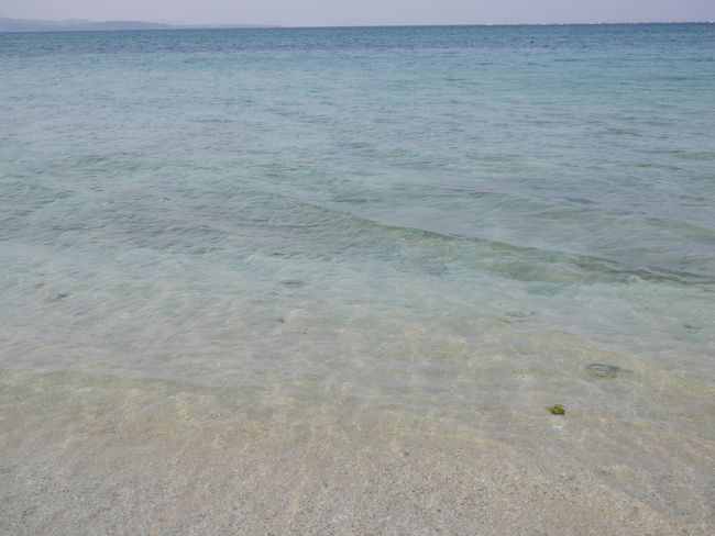 誰もいない海です。