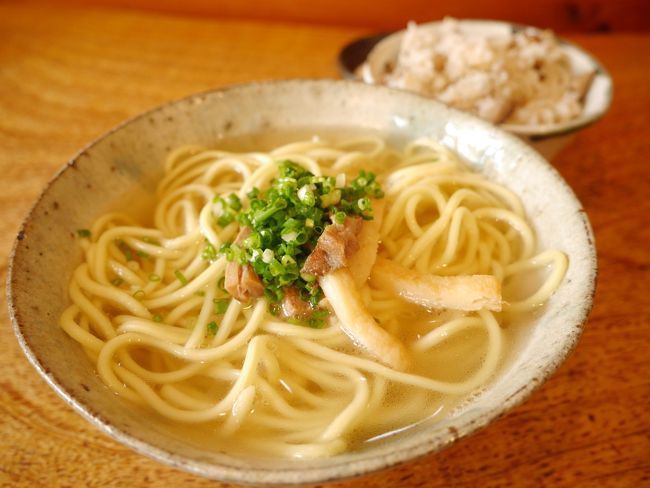 メニューはおそばとごはんのみ。<br />個人的にこちらの味大好きです。あっさりだけど、だしの味がしっかりしていました。