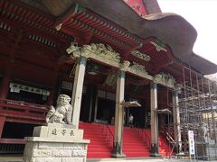 着きました。山頂の出羽三山神社。大きいです。