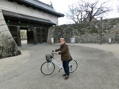 きょうは佐賀市内を観光します。
本当はバスで回ろうかと思っていましたが
「あけぼの」で無料の自転車貸し出しがあるのでチャリで出発！

まずは佐賀城本丸歴史館へ。