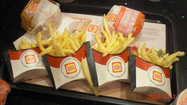 セット4つで6,000円位だったと思います。味は普通に美味しかったですが、事前に読んでいた旅行情報誌のとおり、飲食系はすべて高かった！！<br />