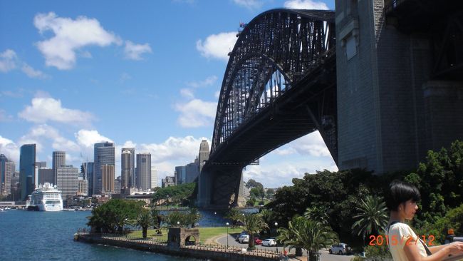 天候に恵まれ、下から見たハーバーブリッジも存在感あります。