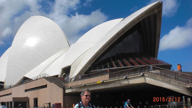 市内観光の締めは定番中の定番、オペラハウスの日本語スポットライトツアーに参加しました。