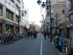 縁切榎がある商店街は板橋本町商店街でしたが、板橋仲宿商店街に移動すると徐々ににぎやかになってきました。本陣もこちらにあったようでここが板橋の中心なんですね。