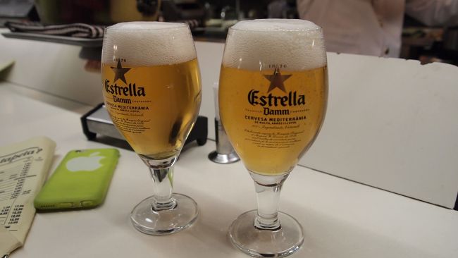 時間が惜しいと言いながら昼間からしっかり呑みます（笑）<br />スペイン初ビール。<br /><br />レベル高い…！！！！のどごし最高！！！