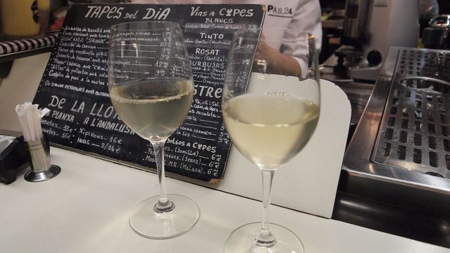 2杯目は大好きなカヴァを。<br />カヴァって日本で買っても安くて美味しいですよね。<br />当然スーパーでお土産に購入したのですが、<br />円安の影響で日本で買うのとあまり変わらないお値段でした。