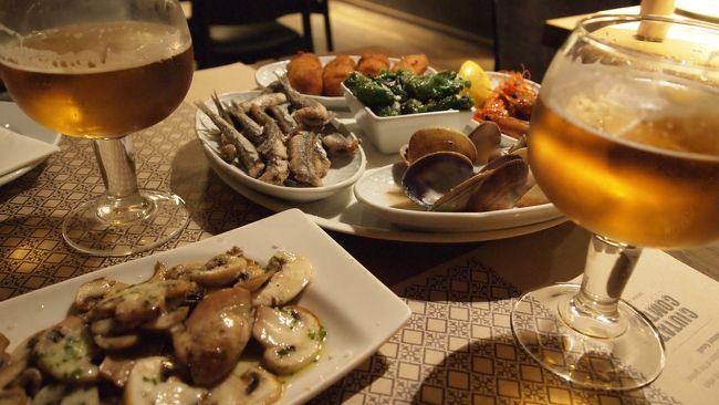 旦那さんセレクトのタパスのセット。<br />これはとっても微妙。<br />きっと1品1品頼んだ方が良かったに違いない…。<br /><br />というわけでちょっとテンション下がったので2件目へゴー！