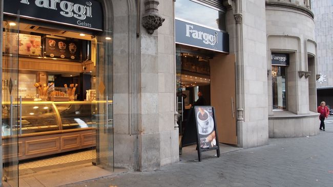 早くもバルセロナ滞在最終日。<br />夕方の便でグラナダに発つので旧市街の観光とお買い物を済ませなければいけません。<br /><br />朝食なしのプランだったので、ホテル近くのカフェへ。