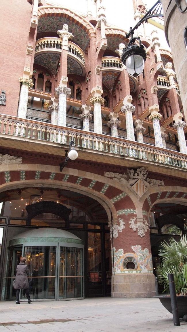 まずはカタルーニャ音楽堂です。