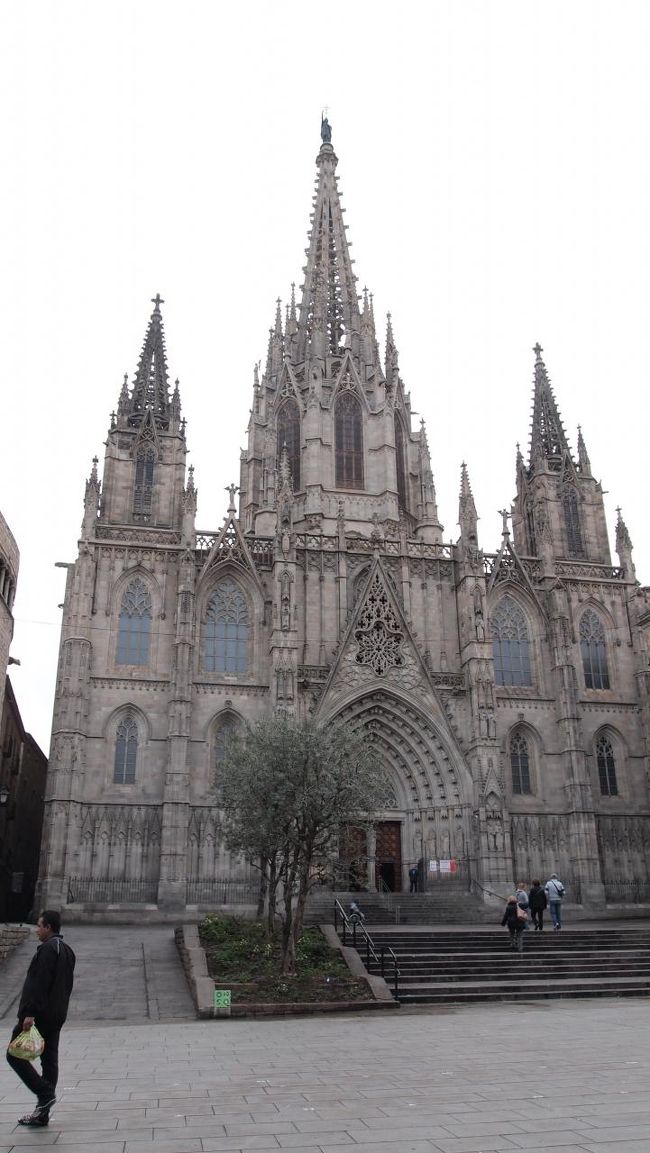 続いてカテドラル。<br />ペルーに行った時から思ってたんですが、<br />カテドラル＝キリスト教式教会？