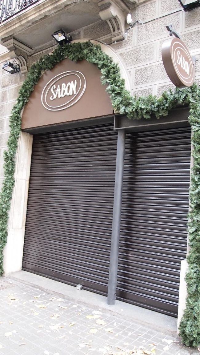 2件目！ここは絶対に外せないサボン！<br />言わずと知れたイスラエル生まれの自然派コスメのお店ですね。<br /><br />ここもお休み……。<br />サボンは日本だと激高くて、欧州なら日本の半額くらいと聞いて意気揚々とやってきたというのに…。