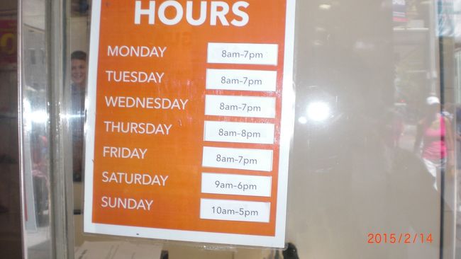 店の閉店時間が早かったのもビックリしました。殆どの店で、タイムスケジュールを張り出しているので確認しといたほうが賢明です。ＤＦＳギャラリアでさえ夜7時には閉まってしまいます。