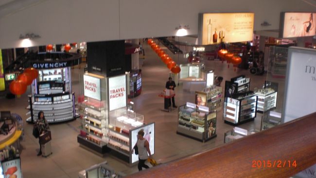 あっと言うまに時間が過ぎてしまって、ろくに免税エリアでショッピングも出来ずに搭乗の時間が来てしまいました。