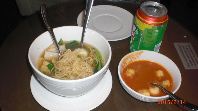 魚のつみれ入りのヌードルとスープ、マレーシア風カレー等頂いて腹ごしらえしました。