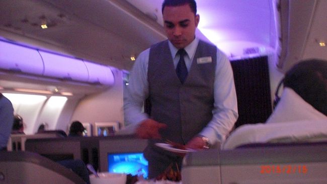 マレーシア空港ＧＡＴＥ・Ｃ4、ＭＨ0088便、23時35分発成田行き、無事に搭乗終了。この旅行最後のフライトが始まりました。フライト時間は6時間40分の予定。なんだか名残惜しいな…。ワインは絶対頂かないとね。