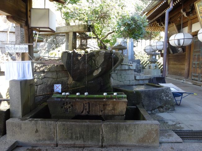 奥にも手を清める場所があります。