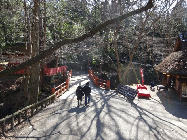 階段を下りた所に茶屋があります。