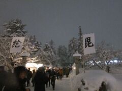 上杉藩の城下町〜山形県米沢市。
東北でも有数の豪雪地のひとつ。

毎年２月の第２土日に開催される上杉雪灯籠まつり。

メイン会場は上杉神社のある松が崎公園。
