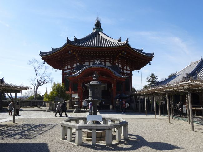 西国第九番札所の南円堂(重要文化財)です。<br />寛政三年(1789年)に再建されたものです。