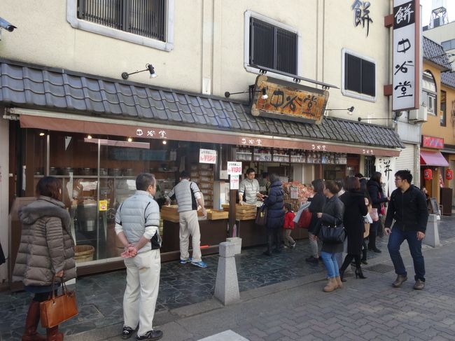 13時55分<br /><br />餅の早つきで有名な中谷堂です。<br />いつも人が一杯です。<br /><br />中谷堂：<br />http://www.nakatanidou.jp/ 