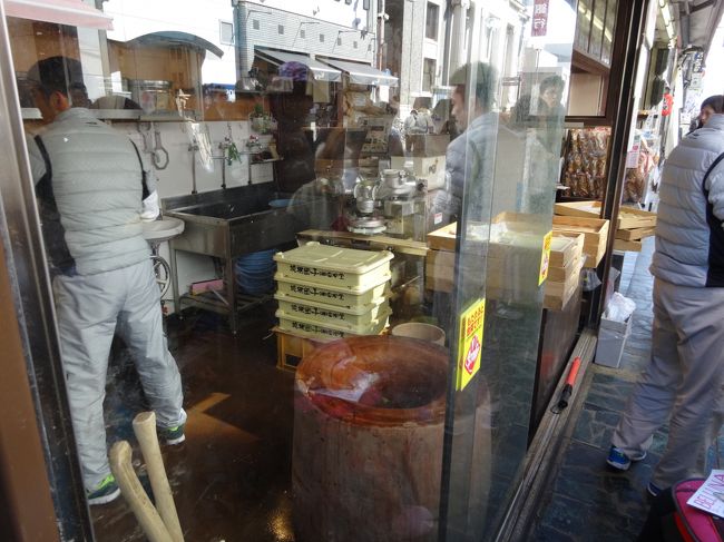 つき立てのお餅が無くなると、<br />パフォーマンスが行われます。