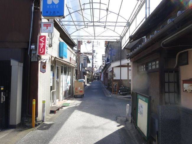 ならまちは細い路地が続きます。